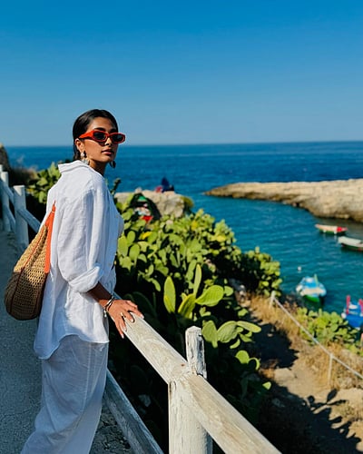 வெய்யிலின் வெண்மை! பூஜா ஹெக்டே...